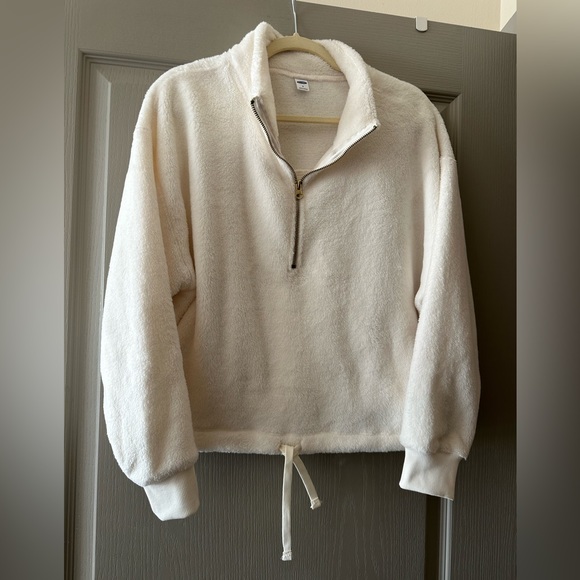 NWOT cream-colored ON fleece with drawstring and gold zipper - Picture 2 of 3